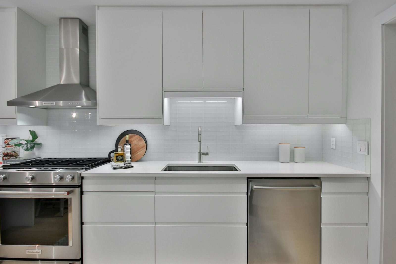 Professional kitchen bond cleaning
